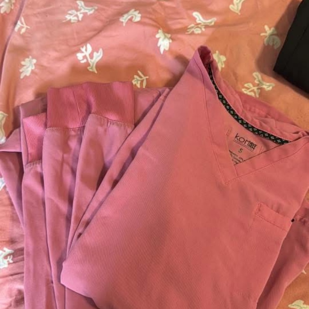 KORR Scrub Set in Dusty Rose Pink